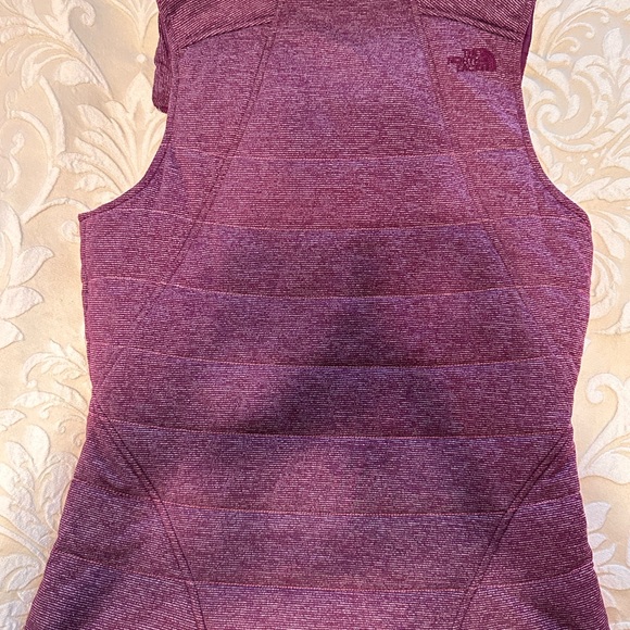 North Face vest. Size M - Picture 3 of 5
